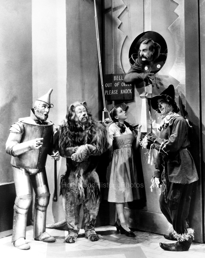 1939 2 cast with wizard wm.jpg